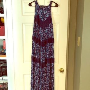 Francesca’s”s Blue print floral maxi dress-M